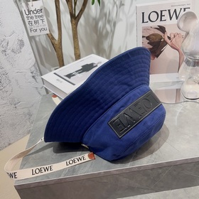 Lowewe, японский представитель, предлагает рыбацкую кепку, аналог