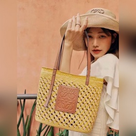 В комплекте с пылезащитным чехлом  【Loewe Новая модель 2023 года