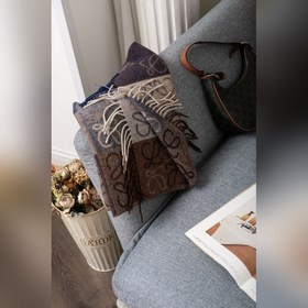 Популярный товар, быстро распродающийся. Популярный шарф от Loewe