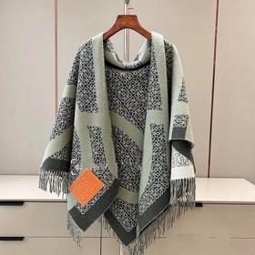 Новая модель от Loewe： шерстяной плед-шаль двухцветного цвета «ха