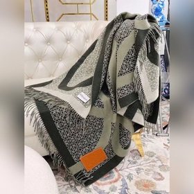 Новейшая модель 2023 года от Loewe： шерстяной плед-шаль в двух цв