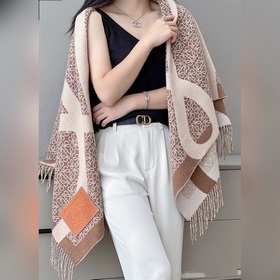 Новейшая модель 2023 года от Loewe： шерстяной плед-шаль в двух цв