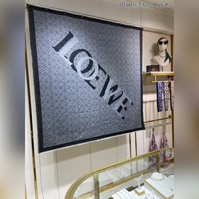 Loewe 【LOEWE фирменный платок 140】 Я очень счастлив приобрести эт