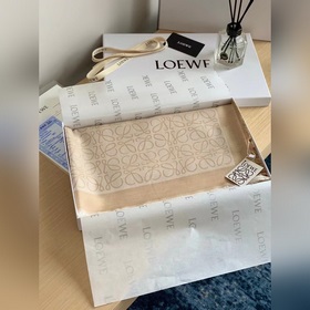 Новинка от Loewe, высококачественный и уникальный товар! Мы стрем