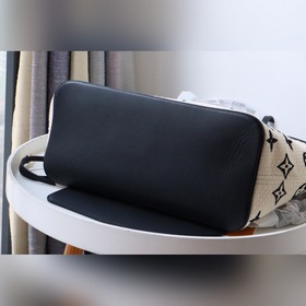 Оригинальная сумка Neverfull MM22838 черного цвета из новой капсу