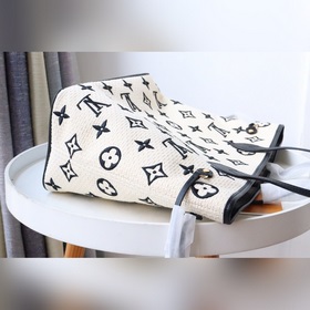 Оригинальная сумка Neverfull MM22838 черного цвета из новой капсу