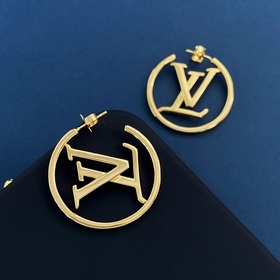 LU92   Супермодные серьги с большим логотипом Louis Vuitton в е