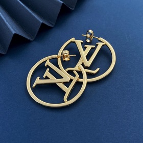 LU92   Супермодные серьги с большим логотипом Louis Vuitton в е