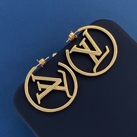 LU92   Супермодные серьги с большим логотипом Louis Vuitton в е