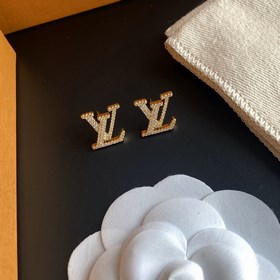 1880130 Версия Seiko Louis Vuitton LV кристаллические буквы серьг