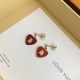 Красные сердоликовые серьги-гвоздики LV. Профессиональные серьги-