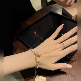 Двухслойный браслет Louis Vuitton с маленькими цветами. Браслет L