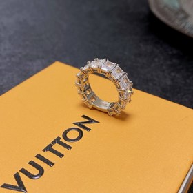 Новое кольцо из серии Louis Vuitton с импортными стразами циркони