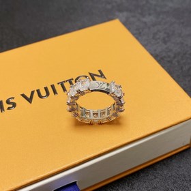 Новое кольцо из серии Louis Vuitton с импортными стразами циркони