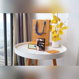 Карманный чехол M82574 с дизайном «Faces» из новой эксклюзивной с