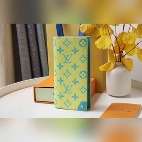 , изготовленный из ткани с покрытием Monogram Playground, отличае