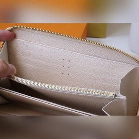 M82206 Эксклюзивная версия кошелька Zippy Wallet, созданная для 