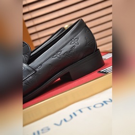 【LV】 (оригинальная кожаная подкладка) Новейшие кожаные деловые ту