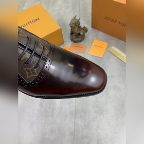 Louis Vuitton (LV) Элегантные кожаные туфли для делового стиля. Р
