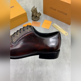 Louis Vuitton (LV) Элегантные кожаные туфли для делового стиля. Р