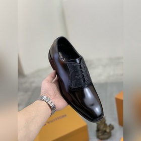 Louis Vuitton (LV) Элегантные кожаные туфли для делового стиля. Р