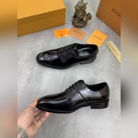 Louis Vuitton (LV) Элегантные кожаные туфли для делового стиля. Р