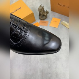 Louis Vuitton (LV) Элегантные кожаные туфли для делового стиля. Р