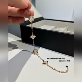 LV Color Blossom серия Браслет с четырьмя белыми жемчужинами Изго