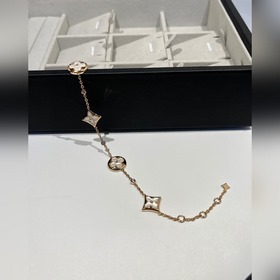 LV Color Blossom серия Браслет с четырьмя белыми жемчужинами Изго