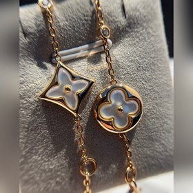 LV Color Blossom серия Браслет с четырьмя белыми жемчужинами Изго