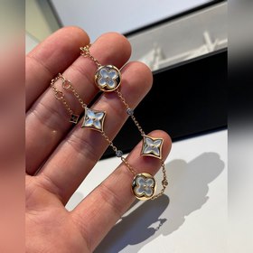 LV Color Blossom серия Браслет с четырьмя белыми жемчужинами Изго