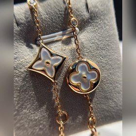 Браслет LV Color Blossom с четырьмя белыми жемчужинамиз золота V.