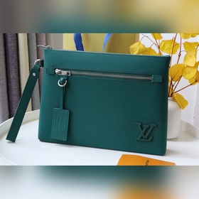 M82271 Зеленый Сумка «Takeoff» из кожи LV Aerogram идеально подх