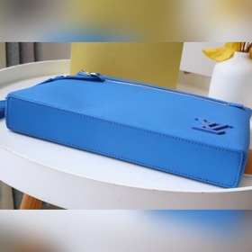 M82270 Синий Сумка «Takeoff» из кожи LV Aerogram идеально подход