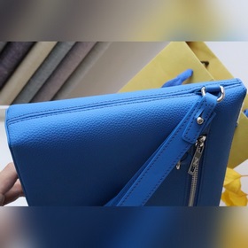 M82270 Синий Сумка «Takeoff» из кожи LV Aerogram идеально подход
