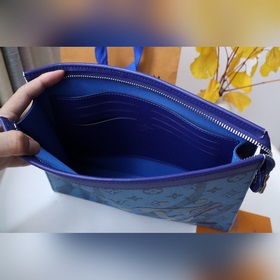 Высококачественная сумка POCHETTE VOYAGE среднего размера, M61692