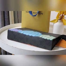 m81973 Тыква LV x YK Pochette Voyage клатч с изображением знаков