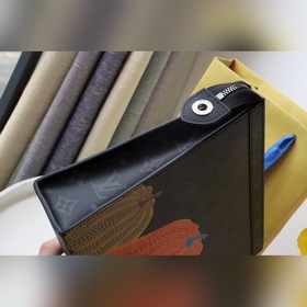 m81973 Тыква LV x YK Pochette Voyage клатч с изображением знаков