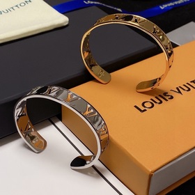 Новая серия браслетов LV Louis Vuitton с ажурным дизайном, подход