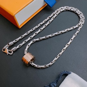 Оригинальный кулон Louis Vuitton LV, новая модель из фирменного м