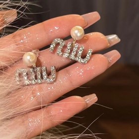 1880140  Z-модель miumiu серьги-гвоздики с буквамиз жемчуга и ки