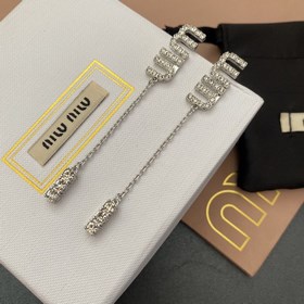 1880140  Z-модель miumiu серьги с буквами кисточками. Элегантный
