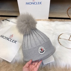 MONCLER вязаная шапка из шерсти, высокая версия с меховым помпоно