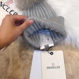 MONCLER вязаная шапка из шерсти, высокая версия с меховым помпоно