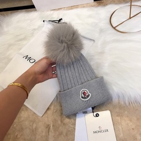 MONCLER вязаная шапка из шерсти, высокая версия с меховым помпоно