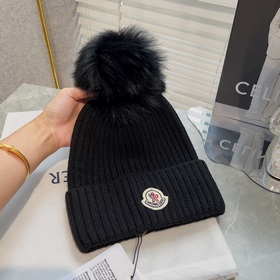 В комплекте с защитным чехлом Moncler Высококачественная теплая в