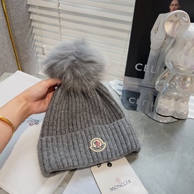 В комплекте с защитным чехлом Moncler Высококачественная теплая в