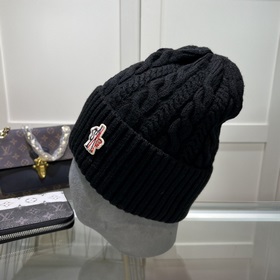 Новинка — MONCLER вязаная шапка из шерсти с QR-кодом, отличное к