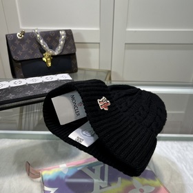 Новинка — MONCLER вязаная шапка из шерсти с QR-кодом, отличное к