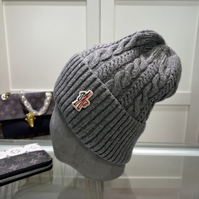 Новинка — MONCLER вязаная шапка из шерсти с QR-кодом, отличное к